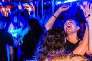 Lisbon: Disco Night Cruise with DJ and Open Bar - The 2-hour route: from Commerce Square views to Belém landmarks