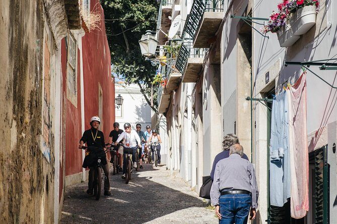 Lisbon E-Bike Tour Commerce Square, Mouraria and Alfama - Sé de Lisboa (Lisbon Cathedral): The Oldest Worship Place in Lisbon