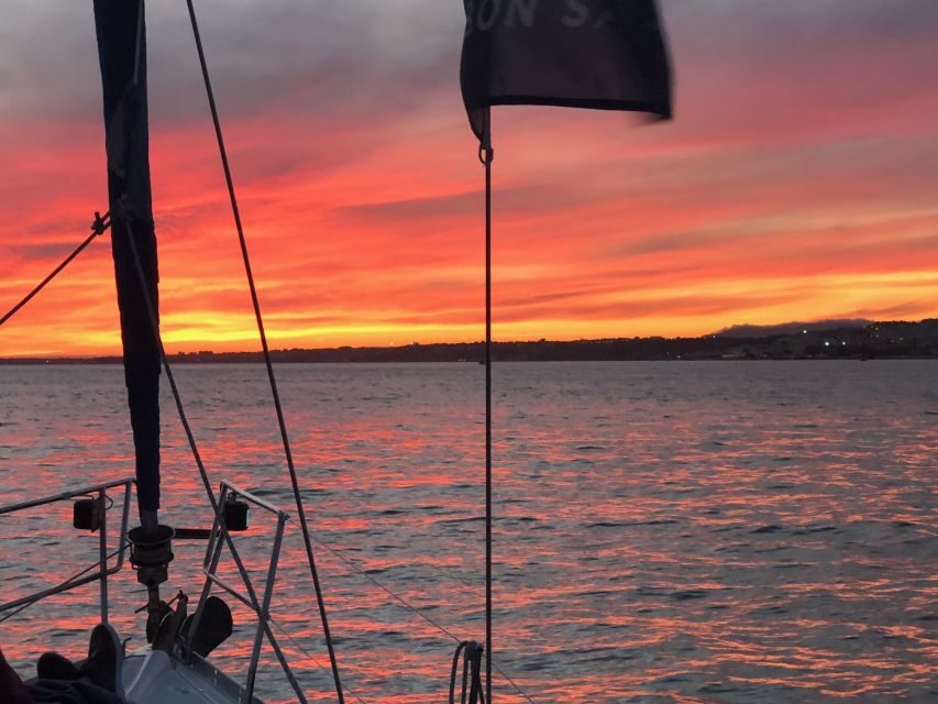 Lisbon: Enjoy a Sunset or Night Tagus River Sailboat Cruise - Key highlights