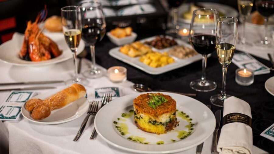 Lisbon: Erotic Cabaret Show and Dinner - Lisbon Dinner + Cabaret: The simple idea that works