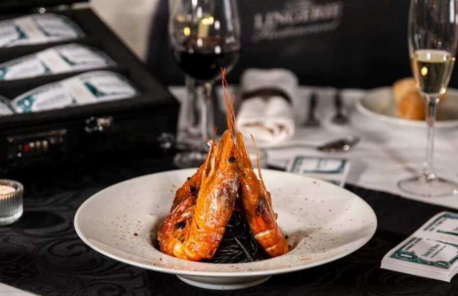 Lisbon: Erotic Cabaret Show and Dinner - Unlimited Portuguese wine: how to enjoy it without messing up your night
