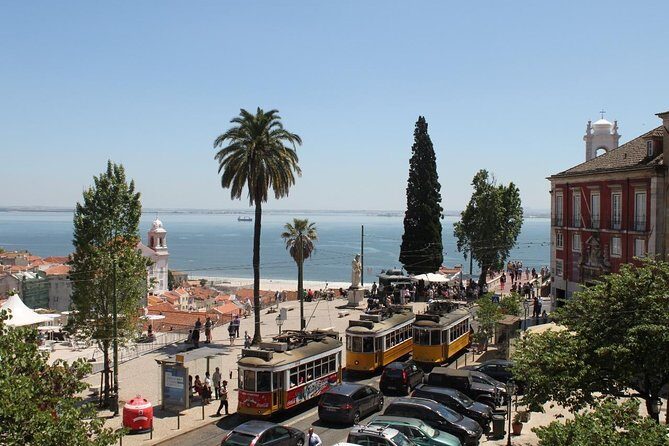 Lisbon Essential Walking Tour: History, Stories and Lifestyle - What to Wear and Bring So the Steps Don’t Steal Your Joy