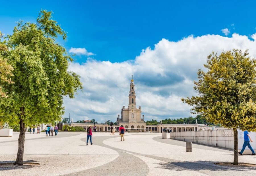 Lisbon: Fatima, Batalha, Nazare and Obidos Tour Hotel Pickup - Why This Lisbon Day Trip Hits the Sweet Spot