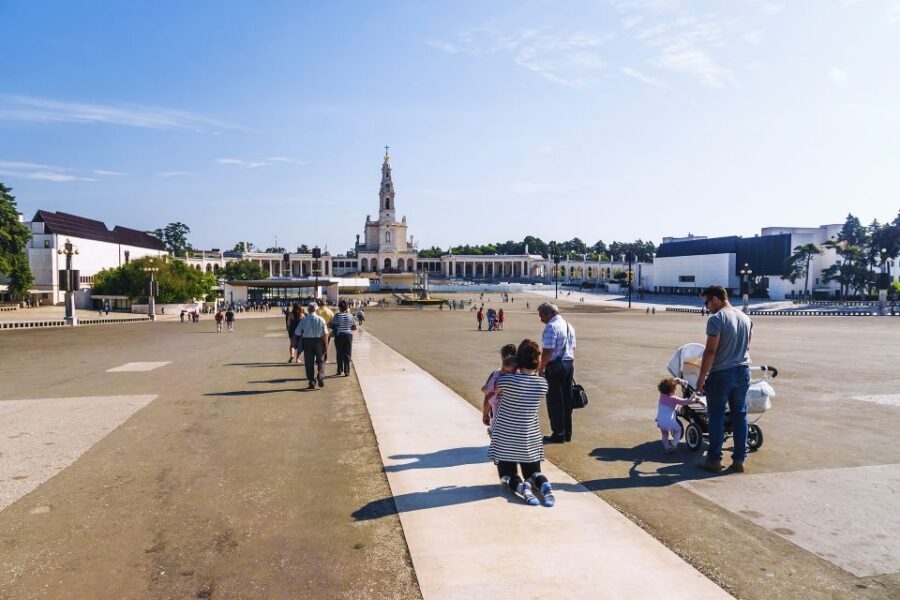 Lisbon: Fatima, Batalha, Nazare and Obidos Tour Hotel Pickup - Fatima Timing Reality Check: What If You Want More Stillness?