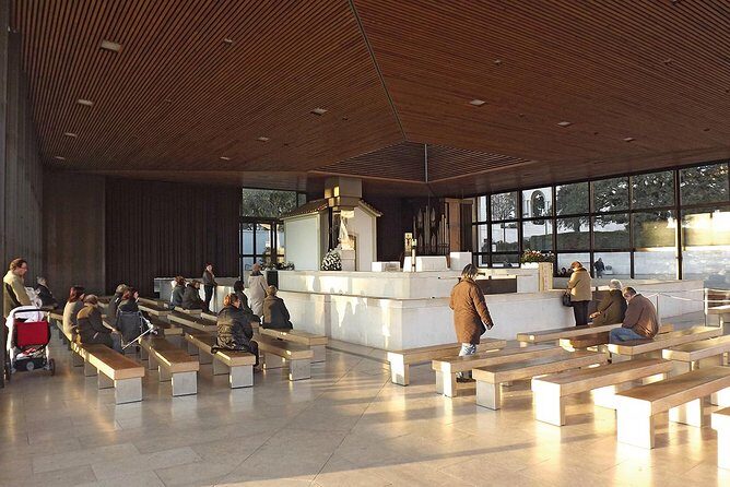 Lisbon: Fátima & The Shepherds Children Home Self-Guided Tour - Chapel of the Apparitions: the exact spot and the crowd factor