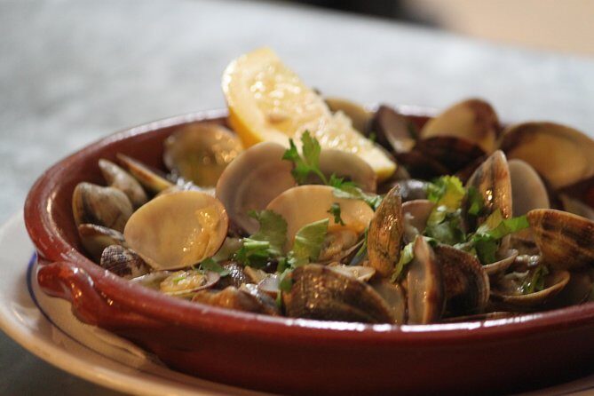 Lisbon: Food and Culture 3-Hour Walking Tour - Rua das Flores Tavern: Lisbon’s seasonal plates and cod comfort