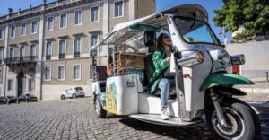 Lisbon: Guided Tuk-Tuk Tour Along the Historic Tram Line 28 - Meeting at Hard Rock Cafe and getting oriented fast