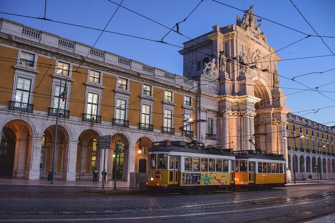 Lisbon Half Day Private Tour - Sé Cathedral: cloisters and chapels at Lisbon’s core