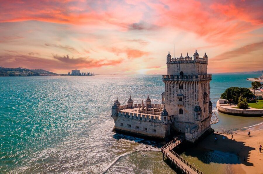 Lisbon: Helicopter Ride, Boat Trip, & Old Town Walking Tour - Who guides Lisbon best on this route: the people factor
