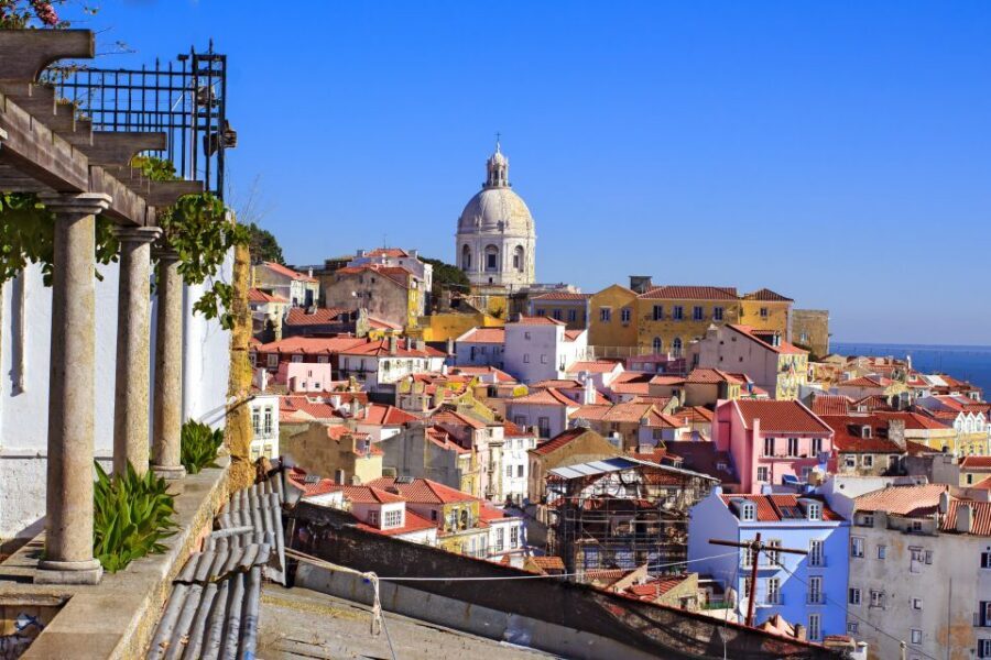 Lisbon: Hills Red Tram Tour by Tram 28 Route 24-Hour Ticket - Comfort and rules that affect the vibe on board