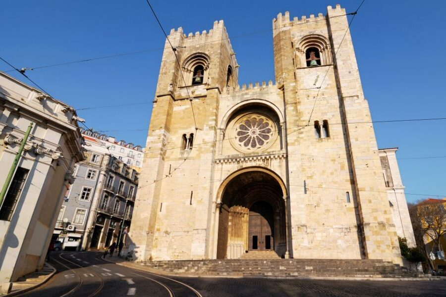 Lisbon: Hills Red Tram Tour by Tram 28 Route 24-Hour Ticket - The 24-hour ticket: what you can do after the tram loop