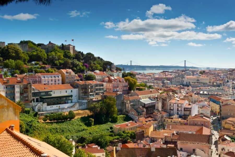 Lisbon: Hills Red Tram Tour by Tram 28 Route 24-Hour Ticket - Landmark views you can’t really fake: Castelo São Jorge and Sé Catedral
