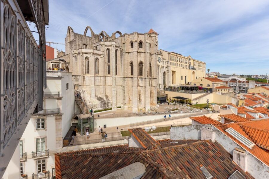 Lisbon: History, Stories and Lifestyle Walking Tour - Taking the Tram Up to Portas do Sol