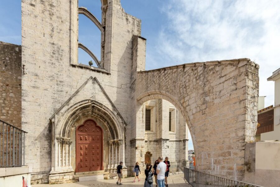 Lisbon: History, Stories and Lifestyle Walking Tour - Alfama to Lisbon Cathedral: Finishing With the Big Timeline