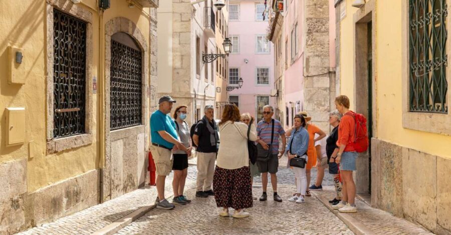Lisbon: History, Stories and Lifestyle Walking Tour - Miradouro São Pedro de Alcântara: The View With a Job