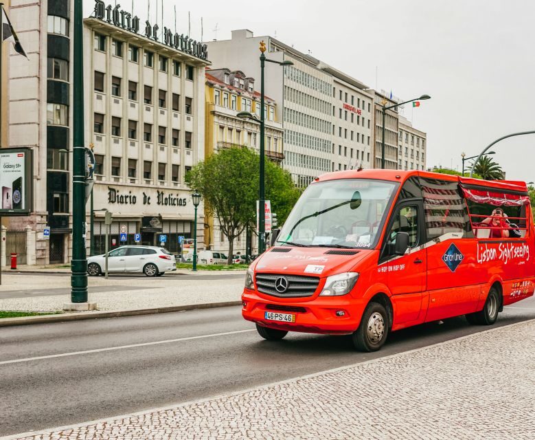 Lisbon: Hop-On Hop-Off Bus Tour - Castle Line and Alfama: Fado streets, narrow lanes, and viewpoints