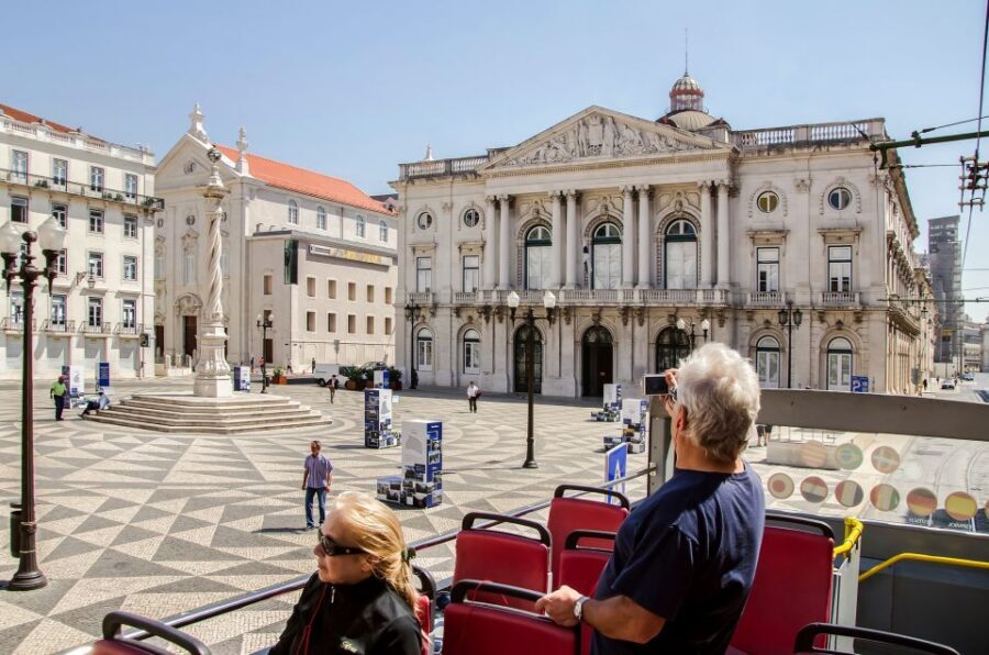Lisbon: Hop-On Hop-Off Bus Tour - Cascais Line and the Costa do Sol: beach time and a real day-trip option