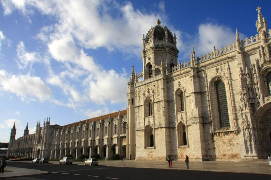 Lisbon: Jerónimos Monastery E-Ticket and Audio Guide - Key highlights to look for during your Jerónimos Monastery audio walk