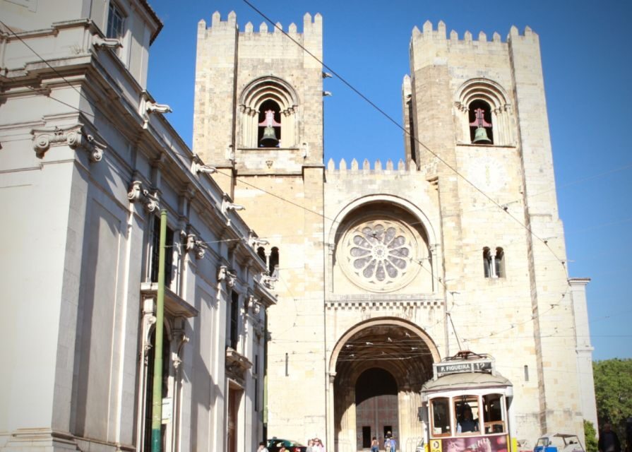 Lisbon: Lisbon Cathedral Entry Ticket - The Human Factor: When Guides Make the History Click
