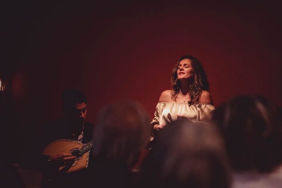Lisbon: Live Fado Show with Port Wine in Historic Center - What happens during the 50-minute program