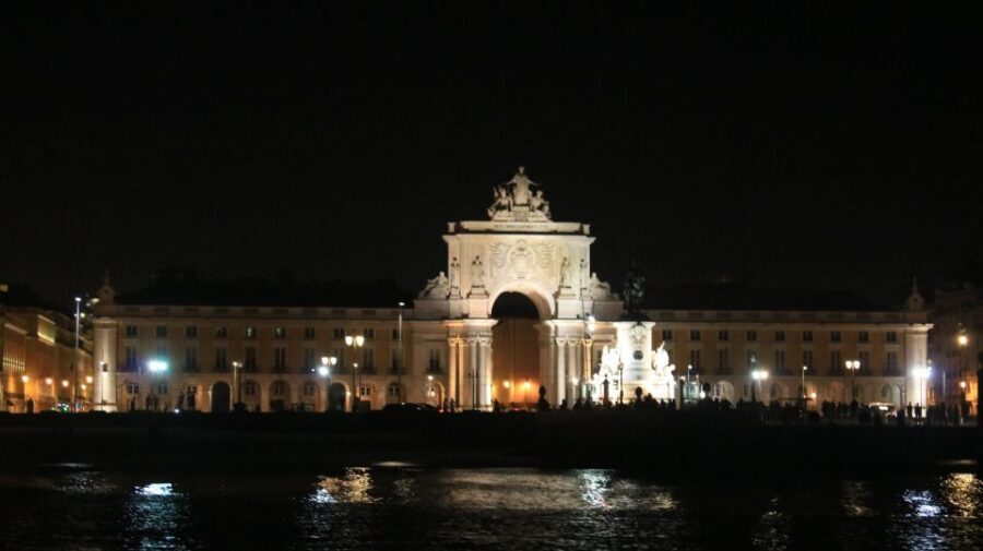 Lisbon: Luxury Sailboat Cruise at Night - Christ the King: The Grand Finish Over the Water