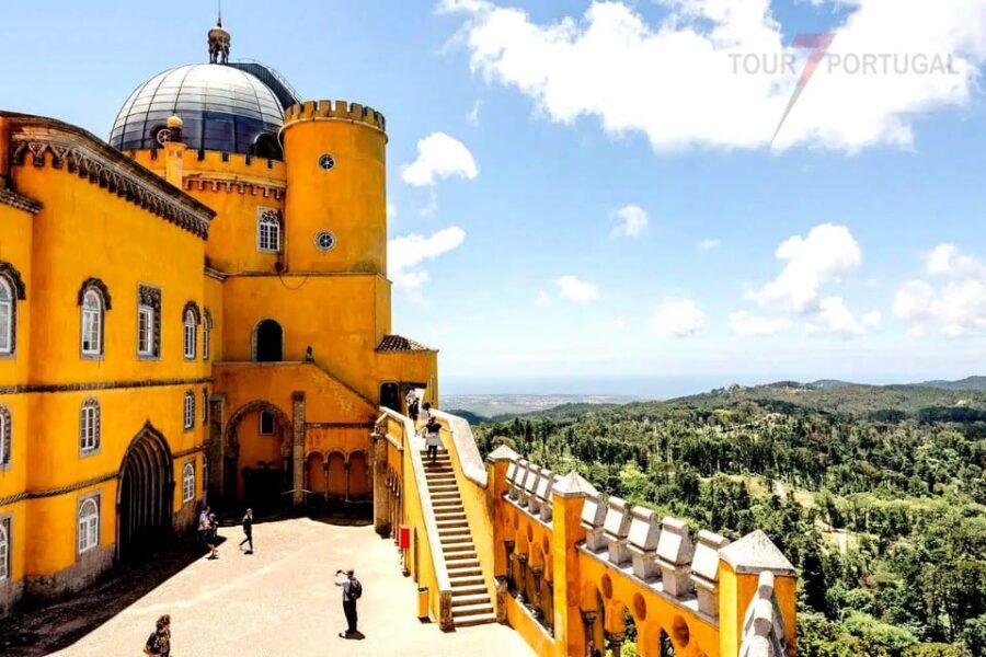 Lisbon: Pena Palace, Moorish Castle, Qta. Regaleira & Sintra - From Lisbon to Sintra: the day starts with comfort and control