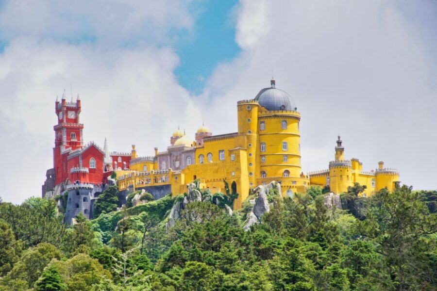 Lisbon: Pena, Regaleira & Atlantic Coast Tour with a Local - Colares as a quick scenery break