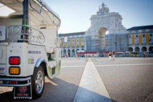 Lisbon Private 5-Hour Eco Tuk-Tuk Tour with Local Tastings - Ride comfort tips for the eco tuk-tuk (and why bumpy can be a good sign)