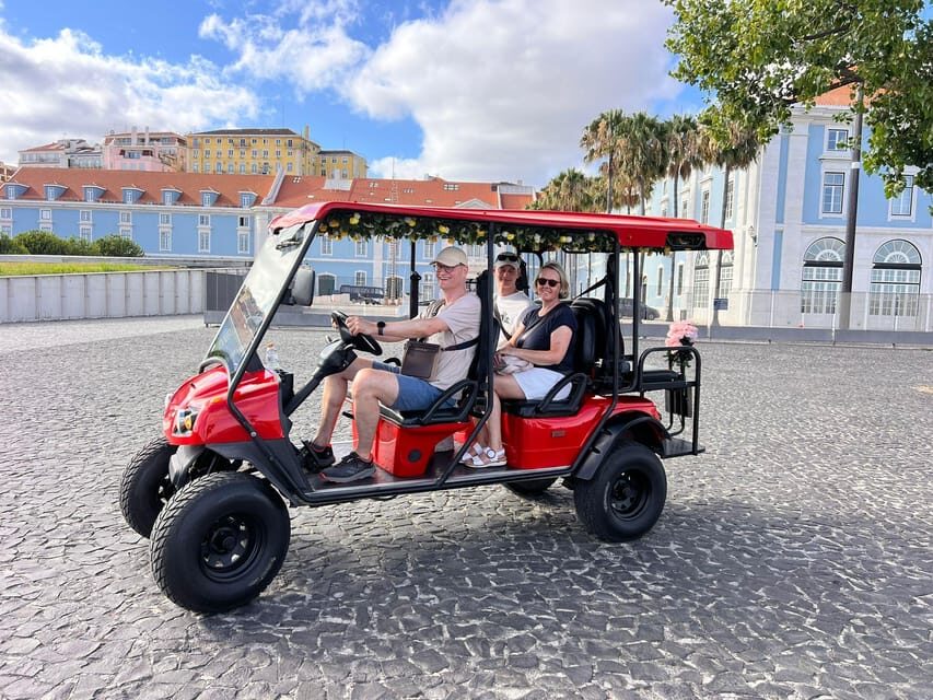 Lisbon: Private City Tour by Tuk-Tuk - São Vicente de Fora and Santa Engracia: big landmarks, short stops