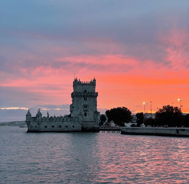 Lisbon: Private Luxury Catamaran Tour with Welcome Drink - Price and value: $500 per group (up to 14) and what that buys