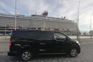 Lisbon Private Transfer to Airport - Picking Up: Curbside Meets Real Life (Hotel or Airport)