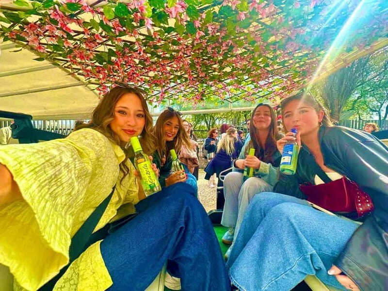 Lisbon: Private Tuk Tuk Tour with Polaroid Photos - Meet near Time Out Market, then head out from Praça Dom Luís I