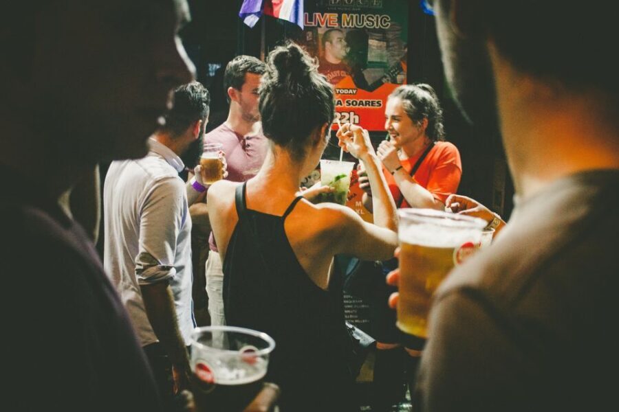 Lisbon: Pub Crawl with Open Bar and VIP Club Entry - Praça Luís de Camões meetup: how the night gets going