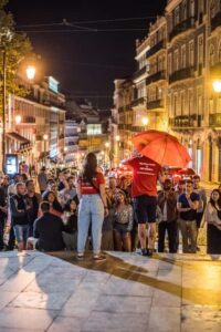 Lisbon: Pub Crawl with Open Bar and VIP Club Entry - The open bar hour of unlimited beer and sangria