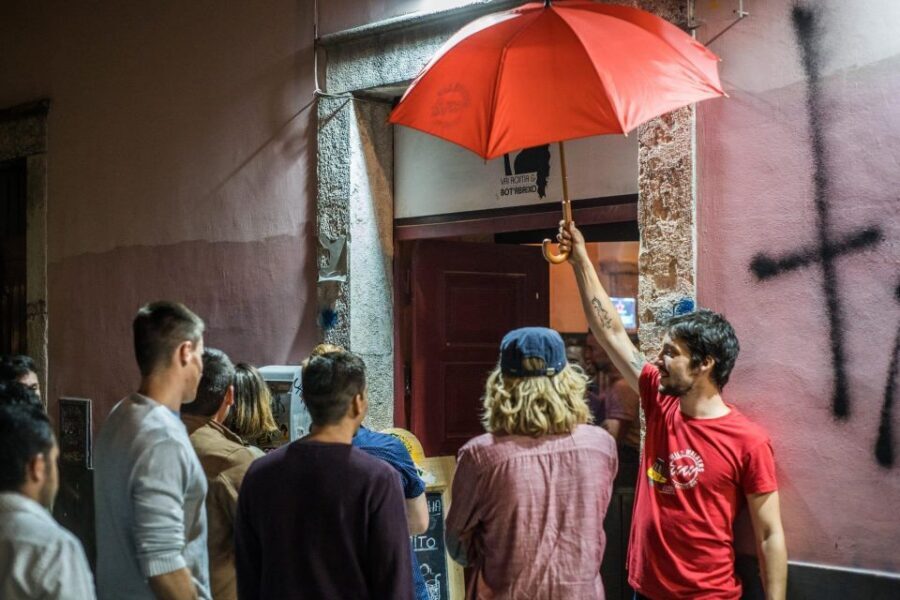 Lisbon: Pub Crawl with Open Bar and VIP Club Entry - Guides, solo-friendly energy, and how the group works