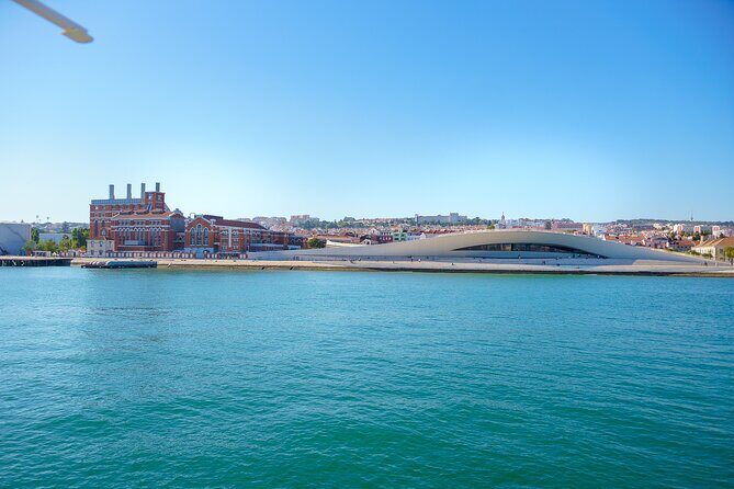 Lisbon River Boat Sightseeing Tour with a Drink - Following the Route: What Each Landmark Is and How to See It Best