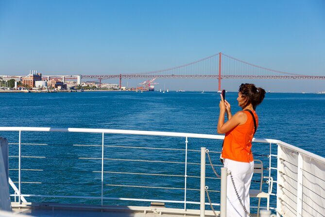 Lisbon River Boat Sightseeing Tour with a Drink - FAQ