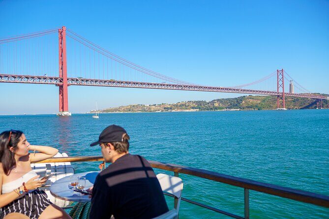 Lisbon River Boat Sightseeing Tour with a Drink - Getting Onboard: Seats, Timing, and the Drink You’ll Actually Get