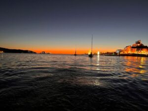 Lisbon: Sailboat Sunset Tour with a Drink - Meeting at Porta 2, Doca de Alcântara: get there early enough to breathe
