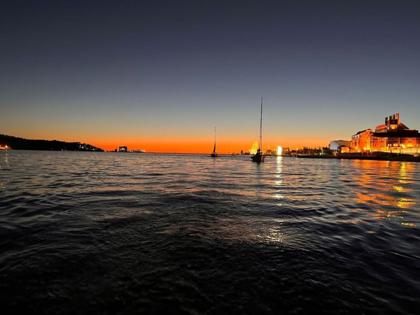 Lisbon: Sailboat Sunset Tour with a Drink - Meeting at Porta 2, Doca de Alcântara: get there early enough to breathe