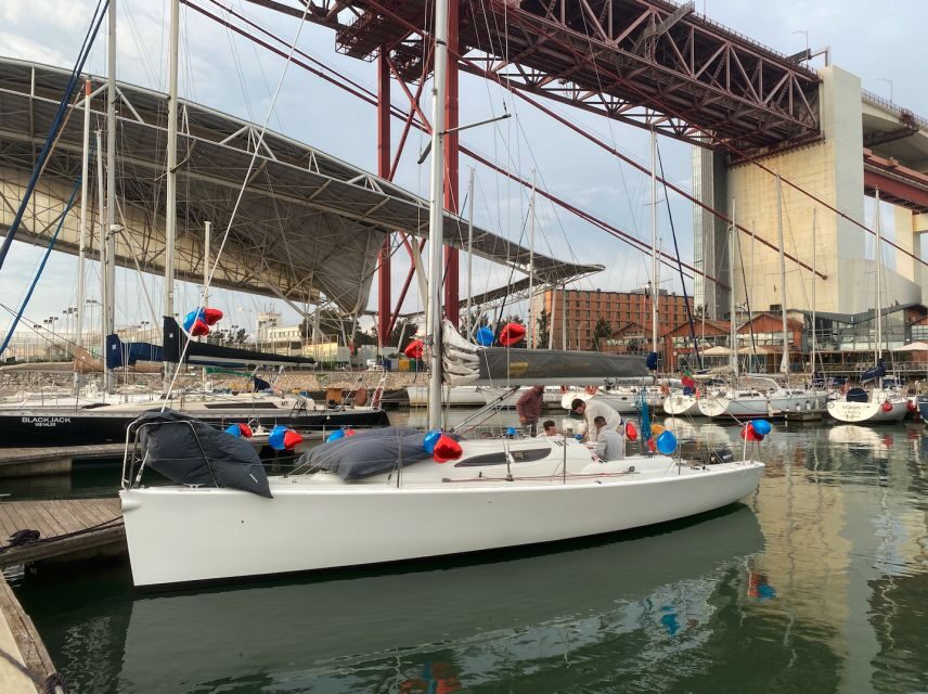 Lisbon: Sailboat Tour w/ Local Guide and Open Bar Green Wine - Sunset sailing: how to book the right time for the sky you want