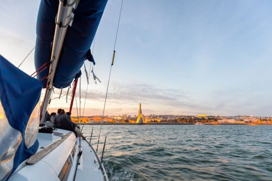 Lisbon: Sailing Tour on the Tagus River - Downriver passing the Monument of Discoveries and the 25 de Abril Bridge