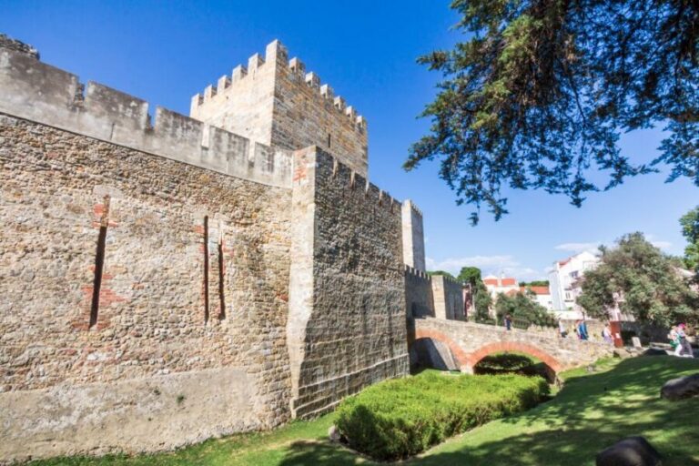 Lisbon: Sao Jorge Castle Skip-the-Line Ticket with Guide - The 15-Minute Intro That Makes the Castle Make Sense
