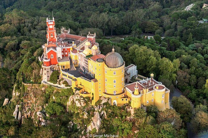 Lisbon: Sintra, Pena, Cabo da Roca Coast & Cascais Tour - The minivan day: small group comfort and how guided it feels
