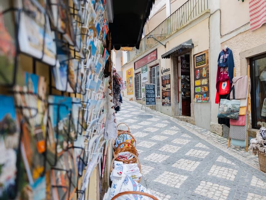 Lisbon: Sintra, Pena, Regaleira, Cabo da Roca & Cascais Tour - How the guides shape the day (and why it matters)