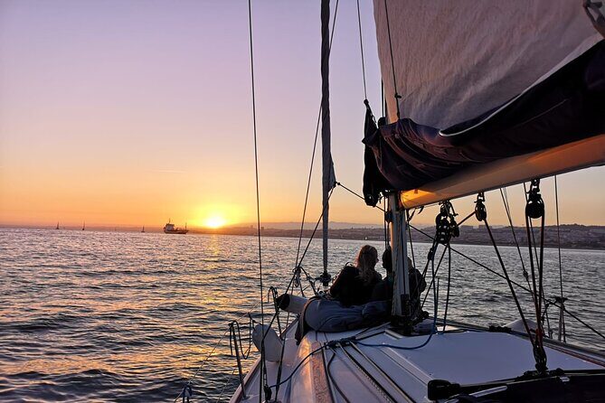 Lisbon Small Group 2h Sunset Sailing- Live Commentary & a Drink - Sails, stories, and the included drink: how the vibe really works