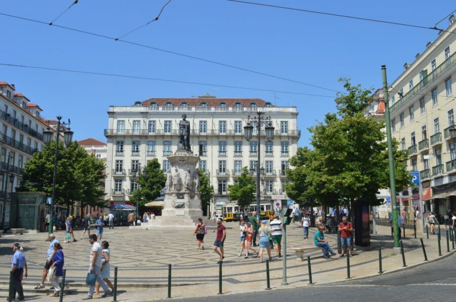 Lisbon: Starter Walking Tour to the highlights in German - Santa Justa Lift: the landmark and the lesson