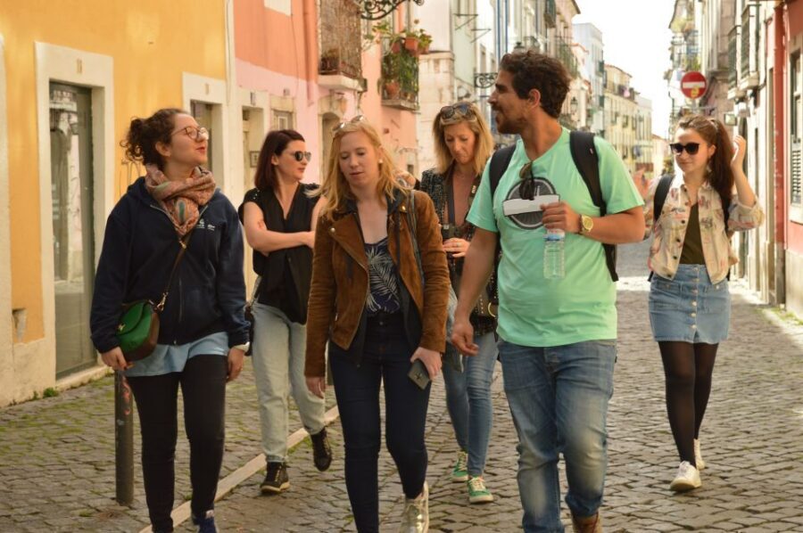 Lisbon: Starter Walking Tour to the highlights in German - Carmo Convent Ruins: history you can actually see