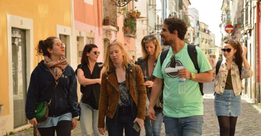 Lisbon: Starter Walking Tour to the highlights in German - Rossio Square meetup: find the guide and start clean