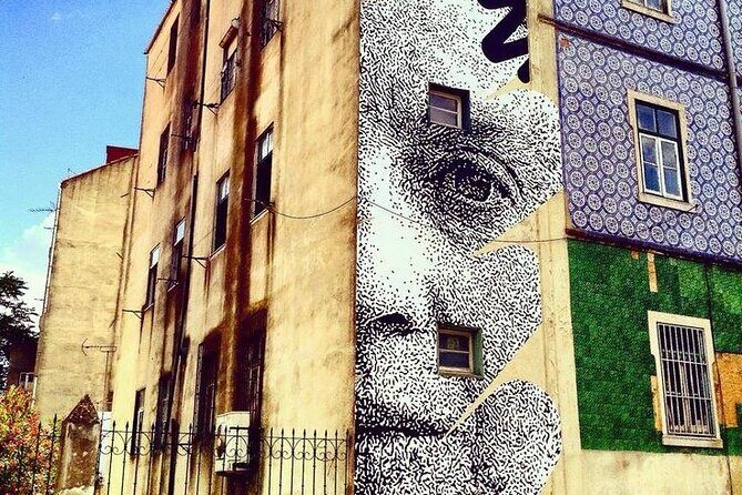 Lisbon Street Art - Private Guided Tour in a Electric Tuk Tuk - Stop 5: Miradouro das Portas do Sol and the painted archway history